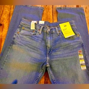 NWT!! NEVER WORN!! Men’s Levi’s 527 Slim Bootcut Jeans in Size 32x34!